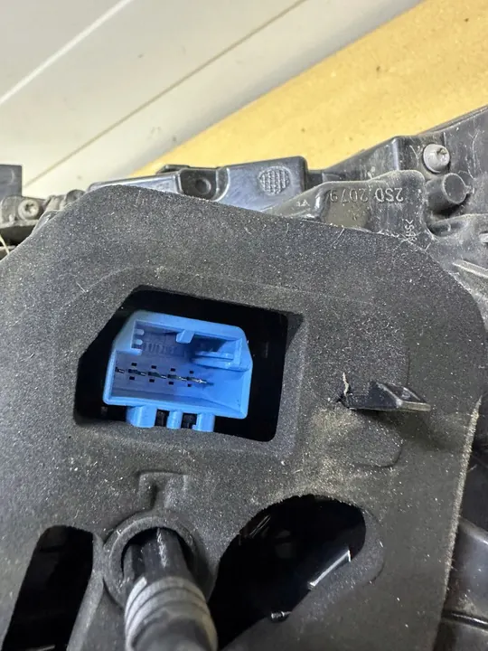 VW TIGUAN II 2 Luz Trasera Derecha LED 5NA945208F image 4