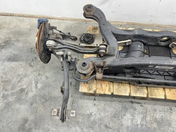 Travesaño suspensión trasera Mercedes Clase B W246 OEM MMAUTKO-28138- image 4