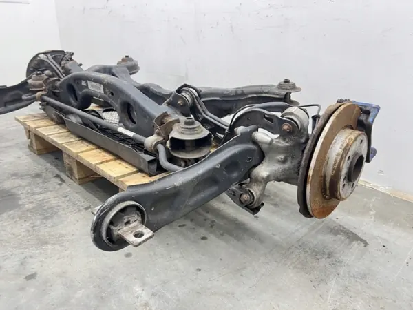 Travesaño suspensión trasera Mercedes Clase B W246 OEM MMAUTKO-28138- image 8