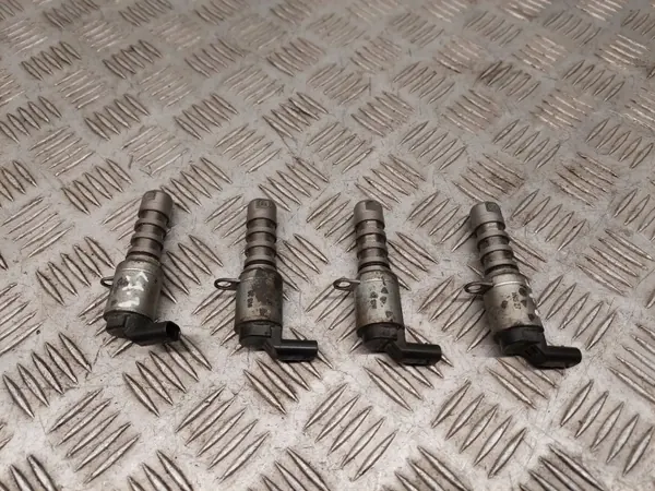 Válvula de ajuste árvore de cames Audi OEM 06E257N - Usado image 2
