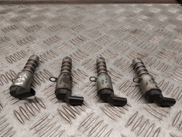 Válvula de ajuste árvore de cames Audi OEM 06E257N - Usado image 3