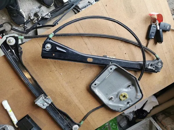 Elevador de vidro dianteiro esquerdo VW Golf V 1K0 3 portas 1K3837461A image 2