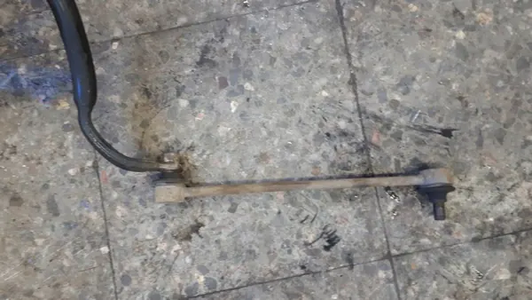 Stabilisateur Toyota Avensis T25 image 3