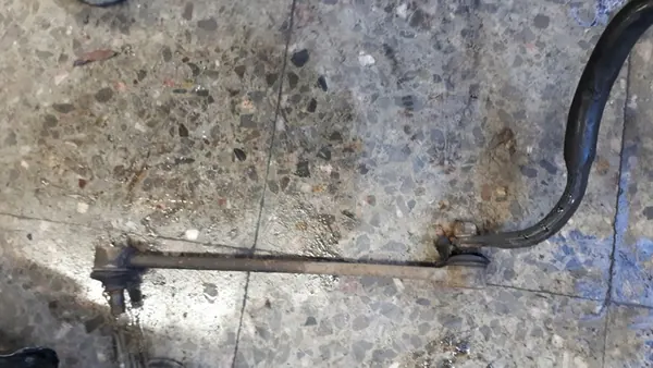 Stabilisateur Toyota Avensis T25 image 4