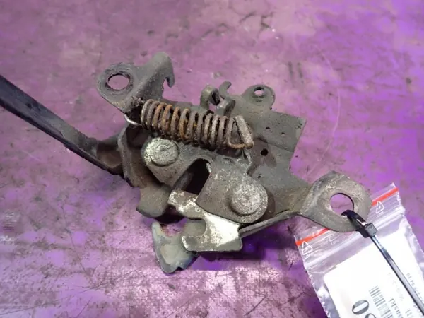 Fecho do Capô Toyota Yaris OEM Zawada-380350- Usado image 4