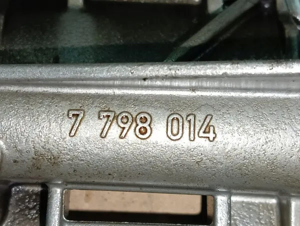 Bomba de aceite BMW OEM 7798014 para motor 2.0D N47 image 4