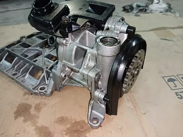 Bomba de aceite BMW OEM 7798014 para motor 2.0D N47 image 5