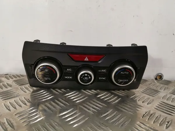 Panel AC Subaru OEM 72311FL410 - Usado en buen estado image 2