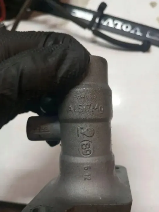 Cilindro de travão Volvo OE usado OEM 03330422121 image 3