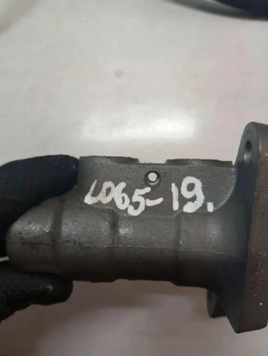 Cilindro de travão Volvo OE usado OEM 03330422121 image 5