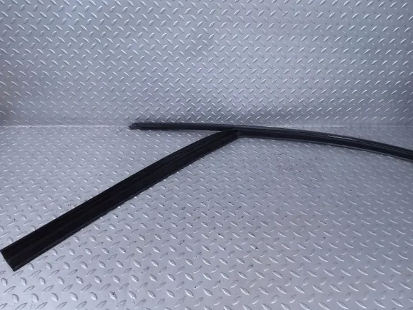 Joint de vitre porte avant gauche BMW X6 G06 OEM 7437772 image 5