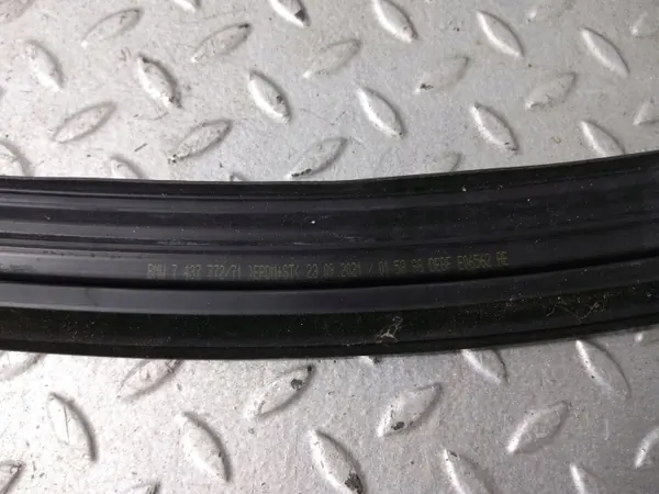 Joint de vitre porte avant gauche BMW X6 G06 OEM 7437772 image 6