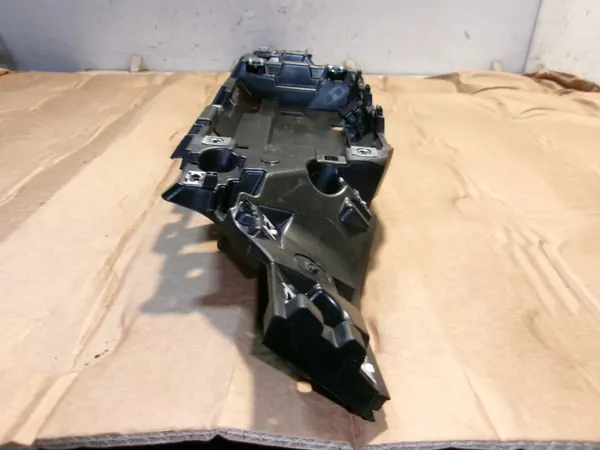 Audi A7 C8 konsoli kiinnityslista OEM 4K1857736 image 3