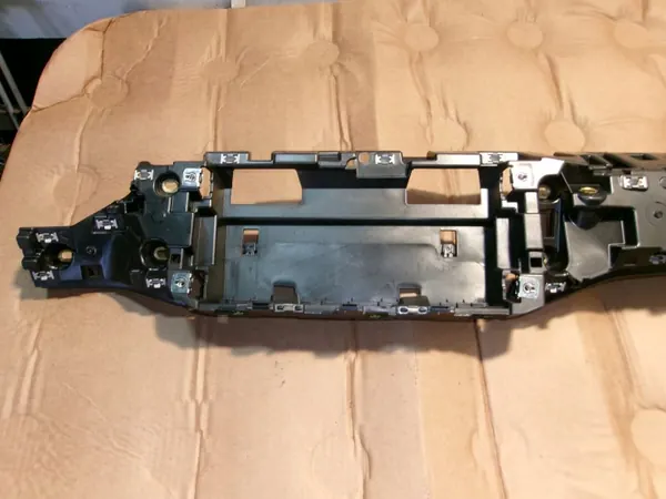 Audi A7 C8 konsoli kiinnityslista OEM 4K1857736 image 5