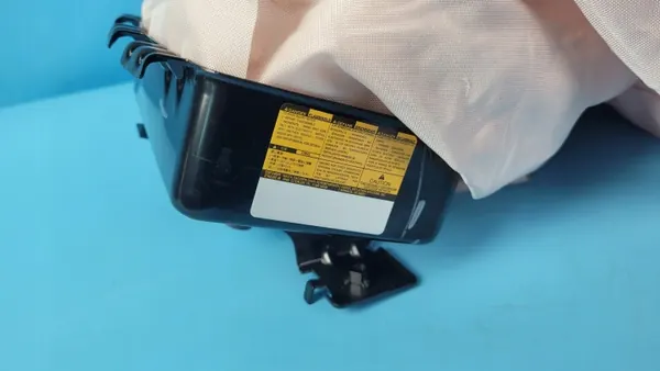 Dodge Challenger SXT Passagerar Airbag OEM 68174016AF image 8
