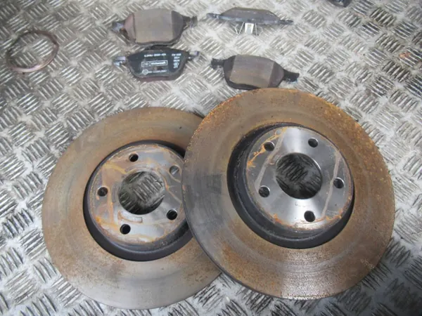 Disque de frein avant Ford Focus OEM 7M511125BB image 2