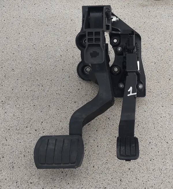 Pédale Frein & Accélérateur Fiat Grande Panda OEM 9846496880 NR1 image 2