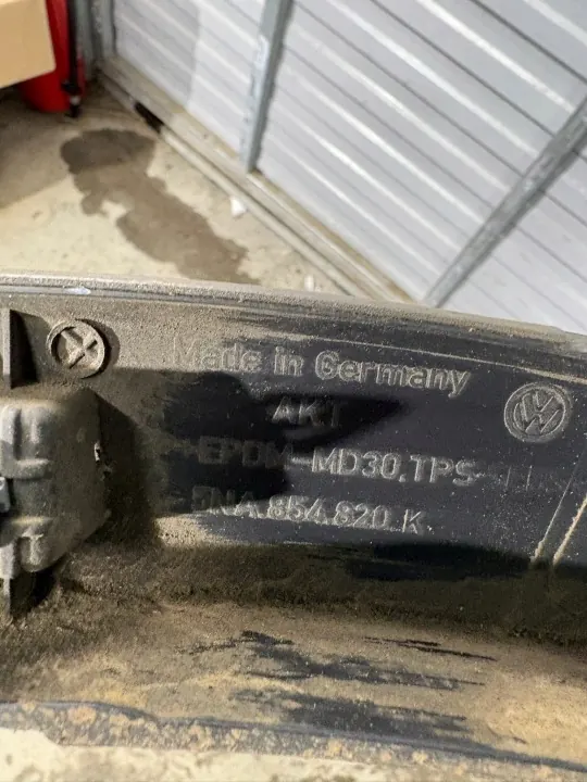 VW Tiguan 5NA Pare-boue arrière droit OEM 5NA854820K image 4