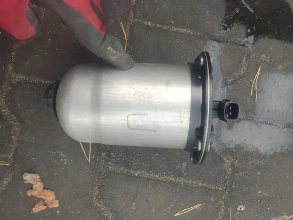 Filtro de combustible Renault OE 164004350R con carcasa image 2