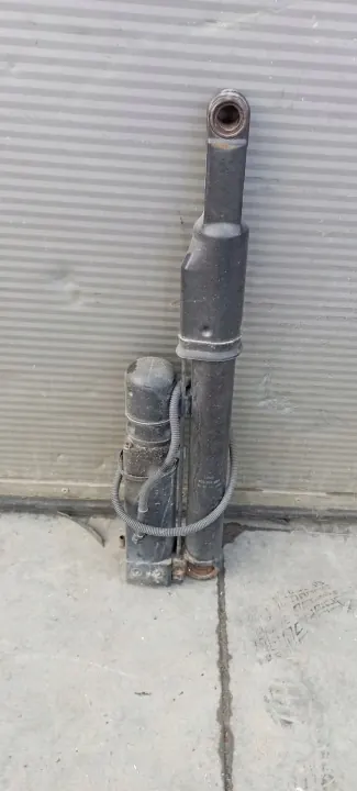 Ivecon ohjaamonnostoaktooripumppu OEM 500368557 image 2