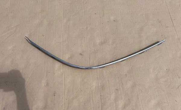 BMW E39 Etupuskuri Trim Oikea Kromi OEM 8226556 image 2