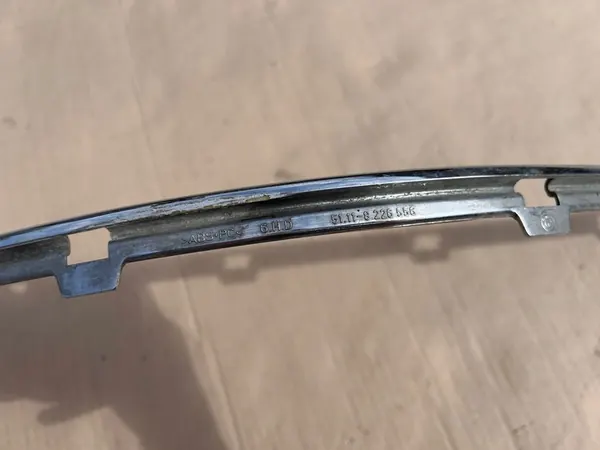 BMW E39 Etupuskuri Trim Oikea Kromi OEM 8226556 image 9