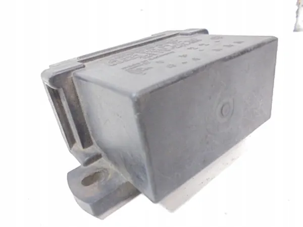 Mercedes glödstiftrelä OEM 0025450632 - Begagnad image 3