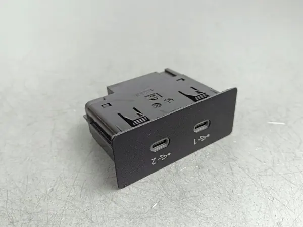 Enchufe USB Nissan OEM 284H37HA0A para X-Trail T33 image 2