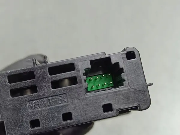 Enchufe USB Nissan OEM 284H37HA0A para X-Trail T33 image 3