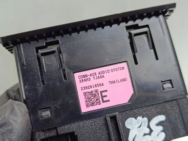 Enchufe USB Nissan OEM 284H37HA0A para X-Trail T33 image 5