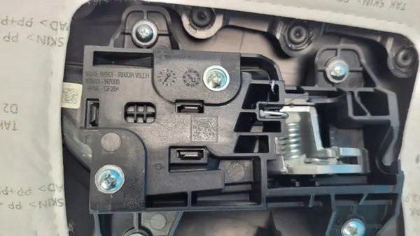 Panneau de Porte Arrière Gauche OEM 83301-N7001 image 10