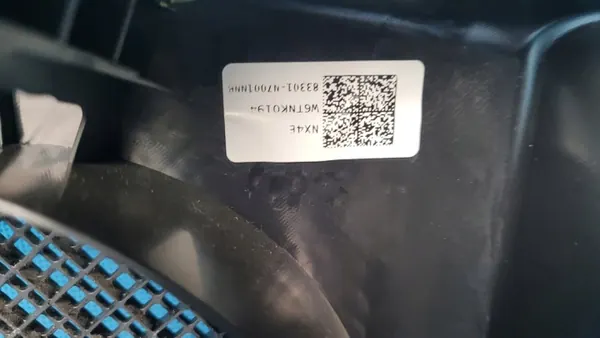Panneau de Porte Arrière Gauche OEM 83301-N7001 image 9