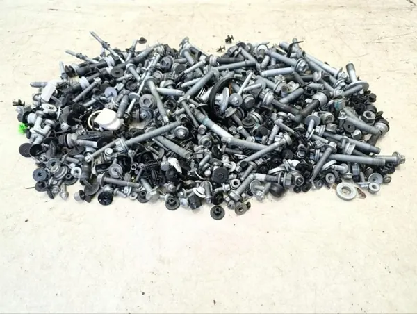 Juego de Tornillos Mercedes-Benz OEM 294159 - Usado image 3