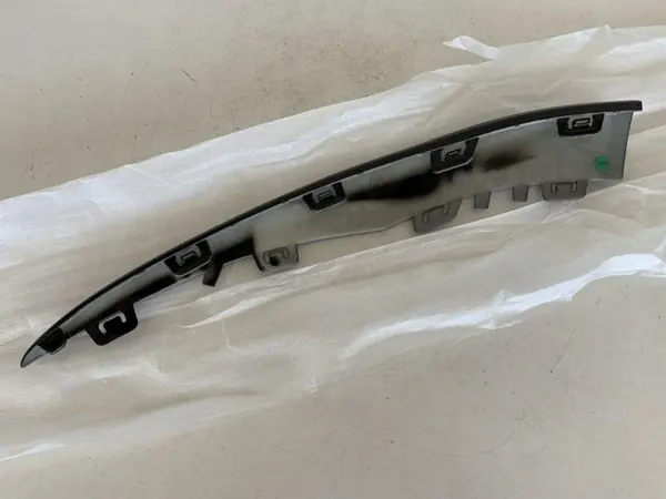 Mercedes W205 Vänster Framlist OEM A2058858902 image 3