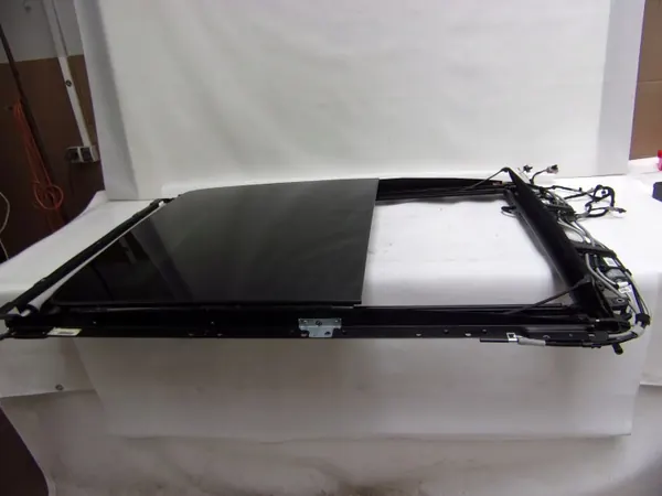 Toit Panoramique Chrysler Pacifica OEM 68274062AE image 10