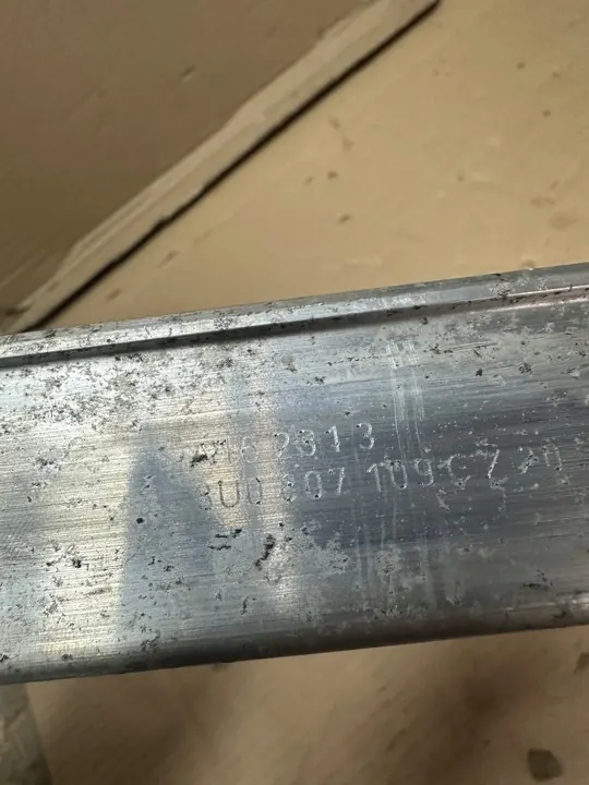 Etupuskuri AUDI Q3 8U 8U0807109C image 2