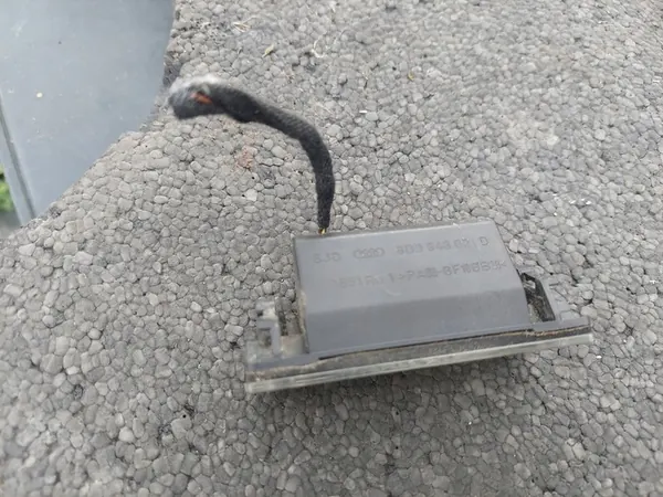 AUDI A4 B5 LIFT SEDAN LUZ DE PLACA DIREITA image 3