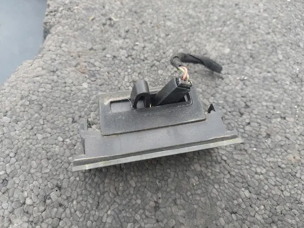 AUDI A4 B5 LIFT SEDAN LUZ DE PLACA DIREITA image 4