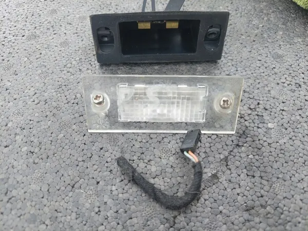 AUDI A4 B5 LIFT SEDAN LUZ DE PLACA DIREITA image 6