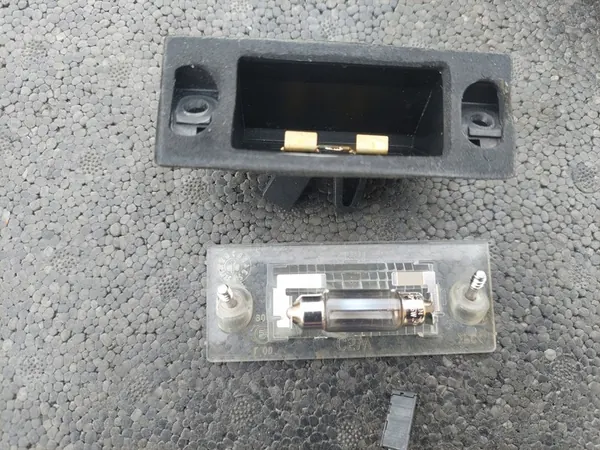 AUDI A4 B5 LIFT SEDAN LUZ DE PLACA DIREITA image 7