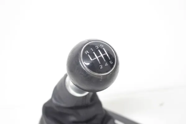 Bota de câmbio Audi A3 1.8 TFSI 8P 8p0864261d image 2