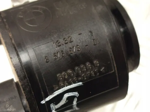 Chauffage de carburant BMW X3 F25 2016 OEM 8576973 image 9