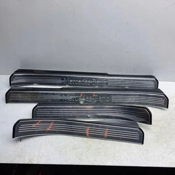 Mercedes S-klass W221 tröskellist OEM 7110088 image 2