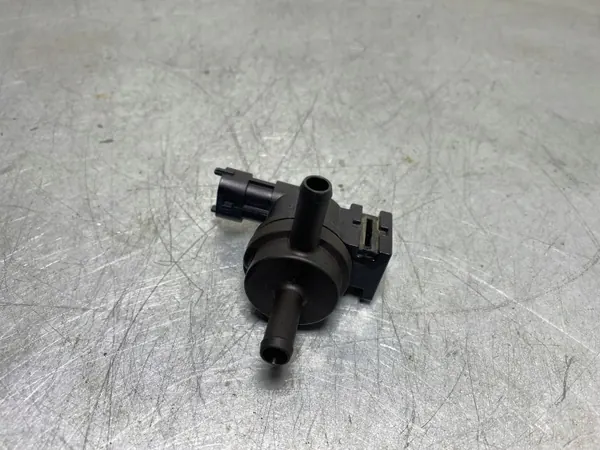 Válvula de combustível Hyundai OEM FBZ16815 - Usado image 2