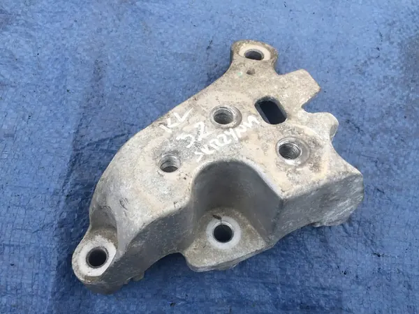 JEEP CHEROKEE KL 3.2 Mounting Bracket 68313508AA image 1