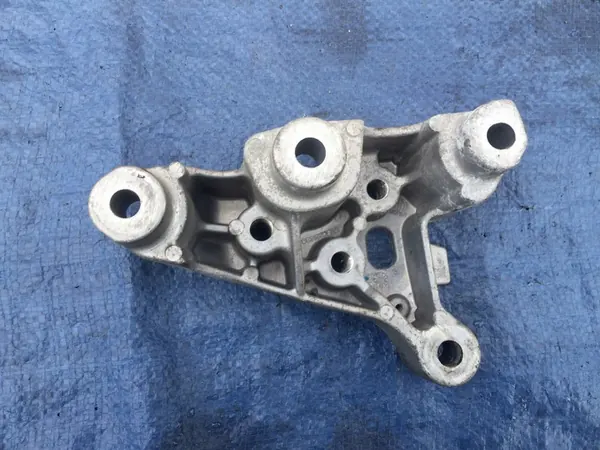 JEEP CHEROKEE KL 3.2 Mounting Bracket 68313508AA image 2