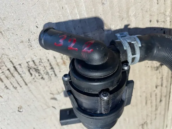 Tilläggsvattenpump Porsche Cayman image 3