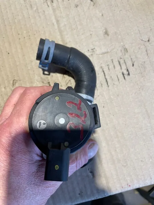 Tilläggsvattenpump Porsche Cayman image 7