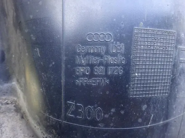 AUDI A3 8P Front Right Wheel Arch 08-12 8P0821172G image 3