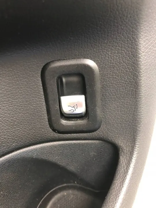 Mercedes W205 Vasen Etuoven Sisustus OEM A2055405909 image 4
